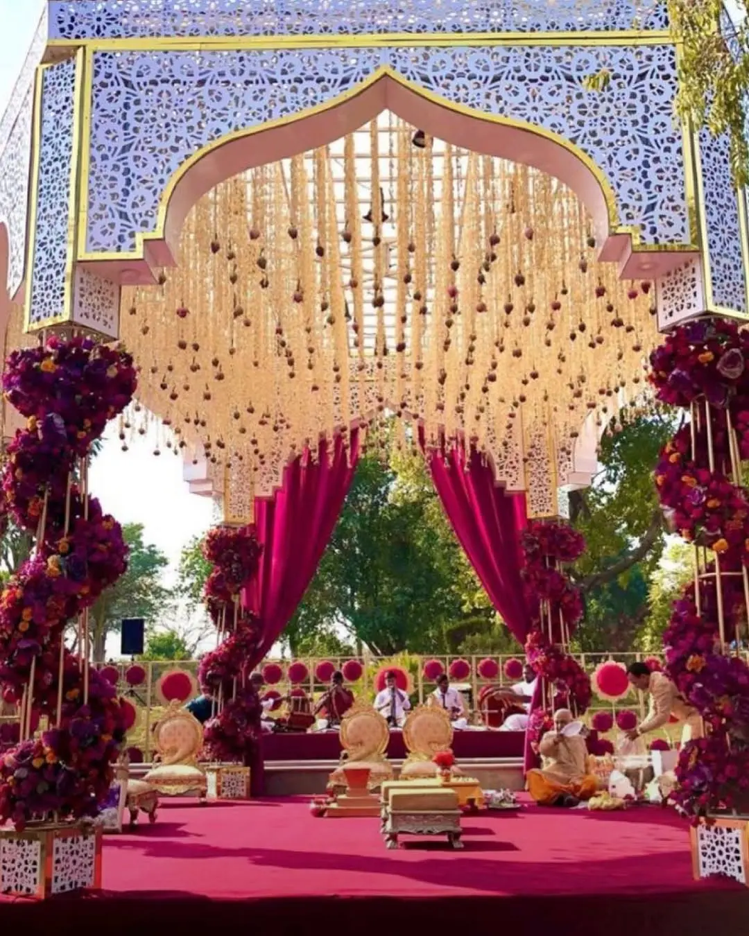 A wedding that’s so timeless and pretty.The setting,The details and the overall vibe are all incredibly whimsical and romantic.......#weddingdecor #wedding #weddingphotography #weddingday #weddinginspiration #weddi